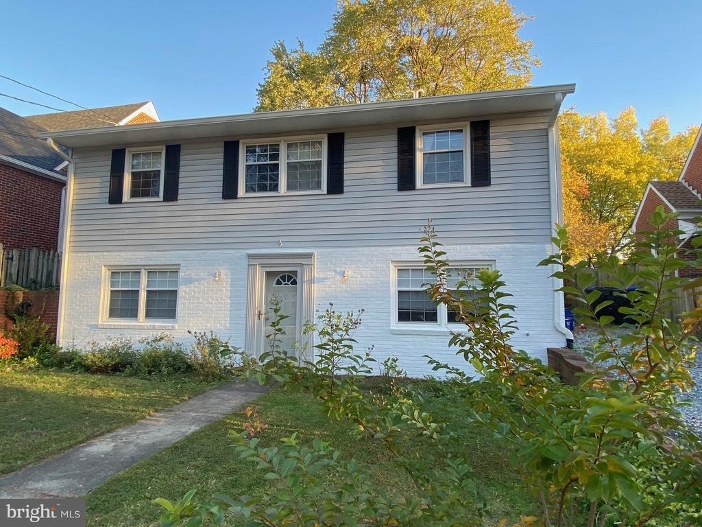 1316 Rowe Street - Photo 1