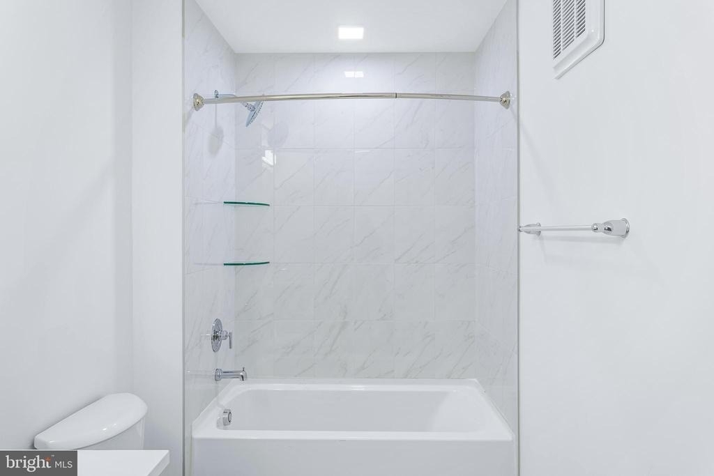701 N Henry Street - Photo 23