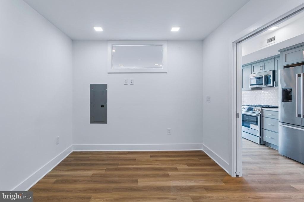 701 N Henry Street - Photo 19