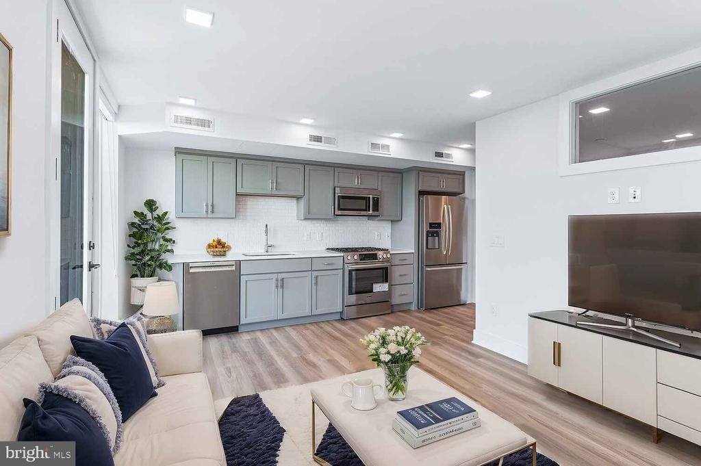 701 N Henry Street - Photo 27