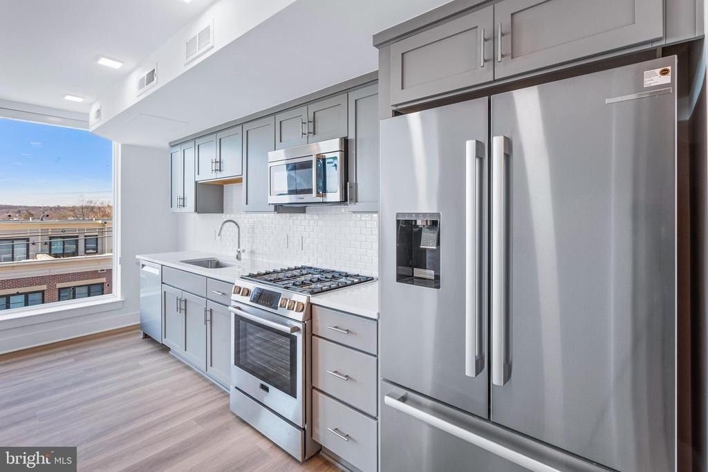 701 N Henry Street - Photo 14
