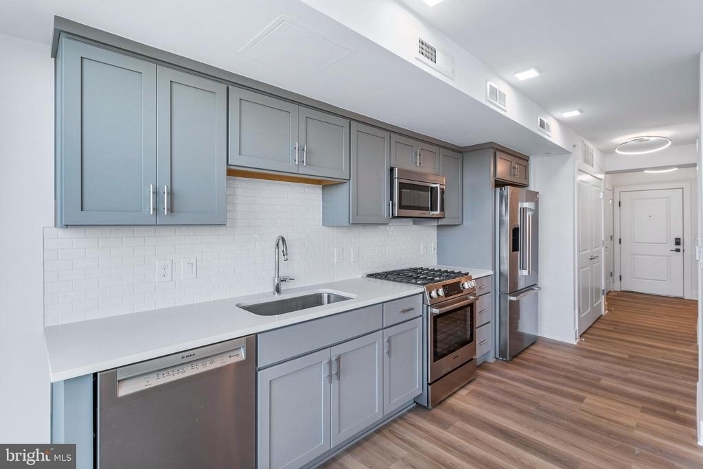 701 N Henry Street - Photo 13