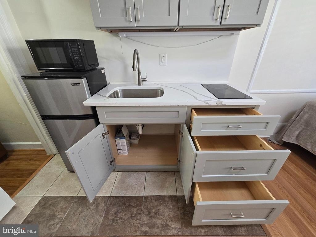 1324 Locust Street - Photo 6