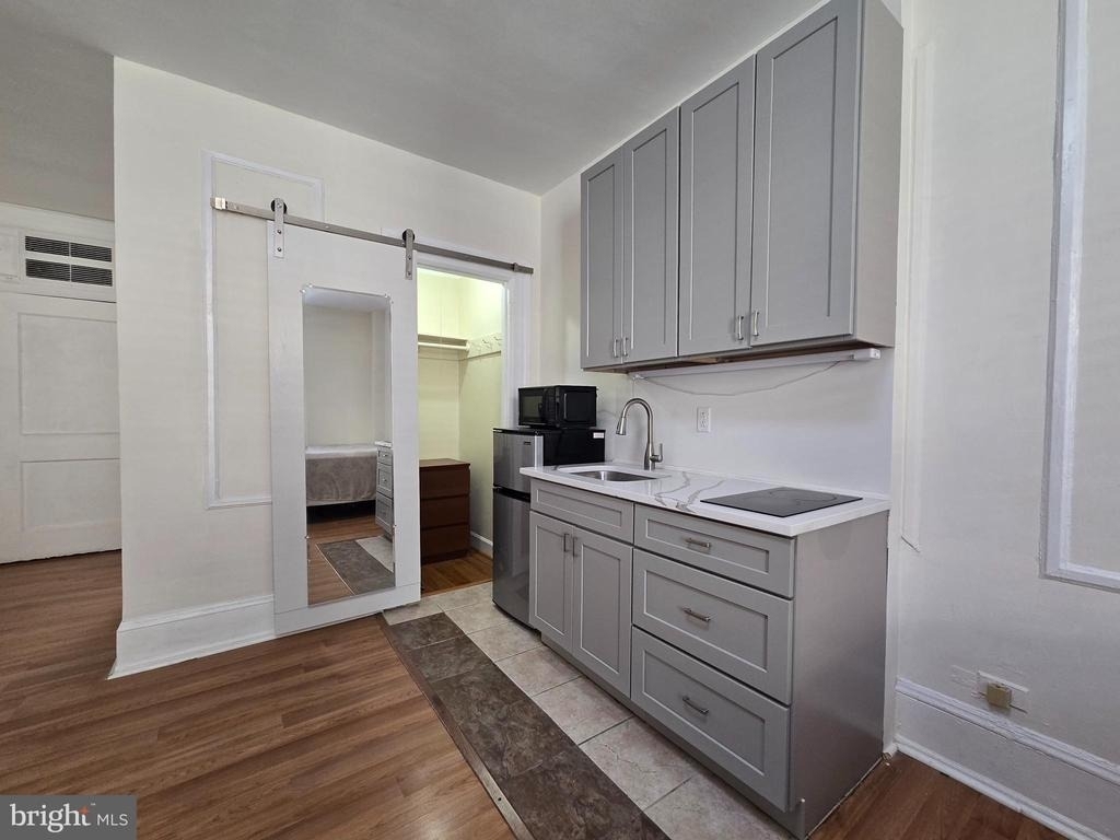 1324 Locust Street - Photo 3
