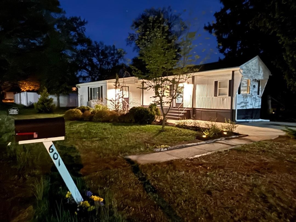 601 Sherwood Place - Photo 0