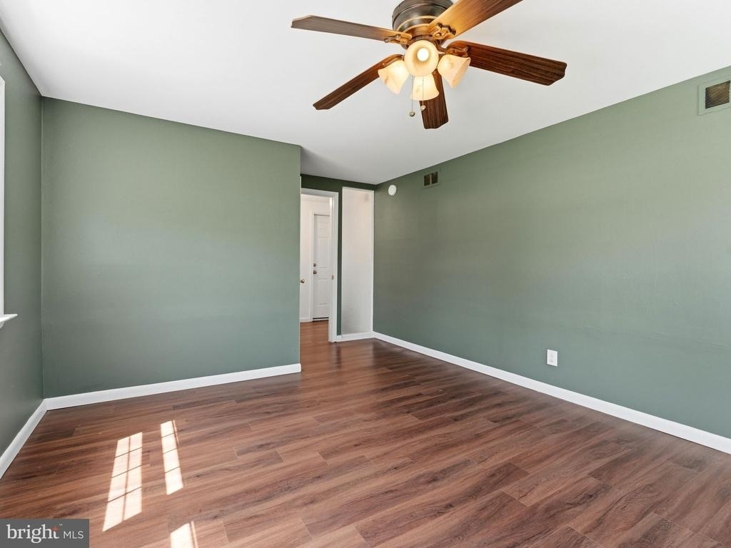 411 Chapel Ave E - Photo 5
