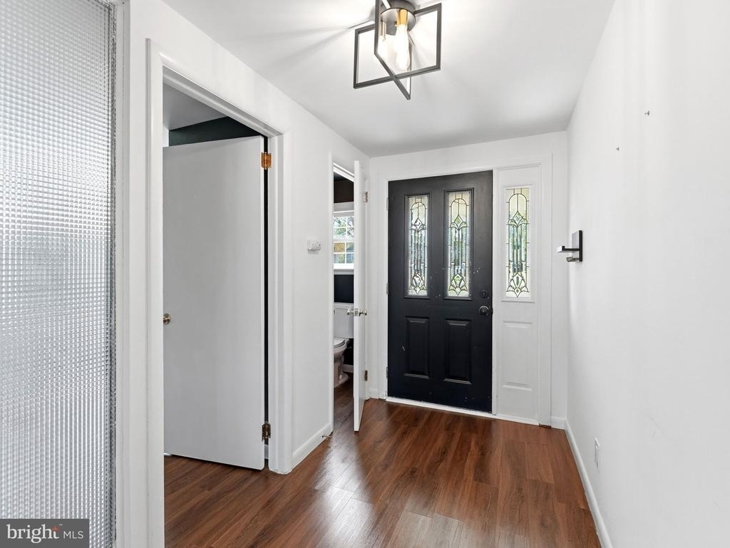 411 Chapel Ave E - Photo 3