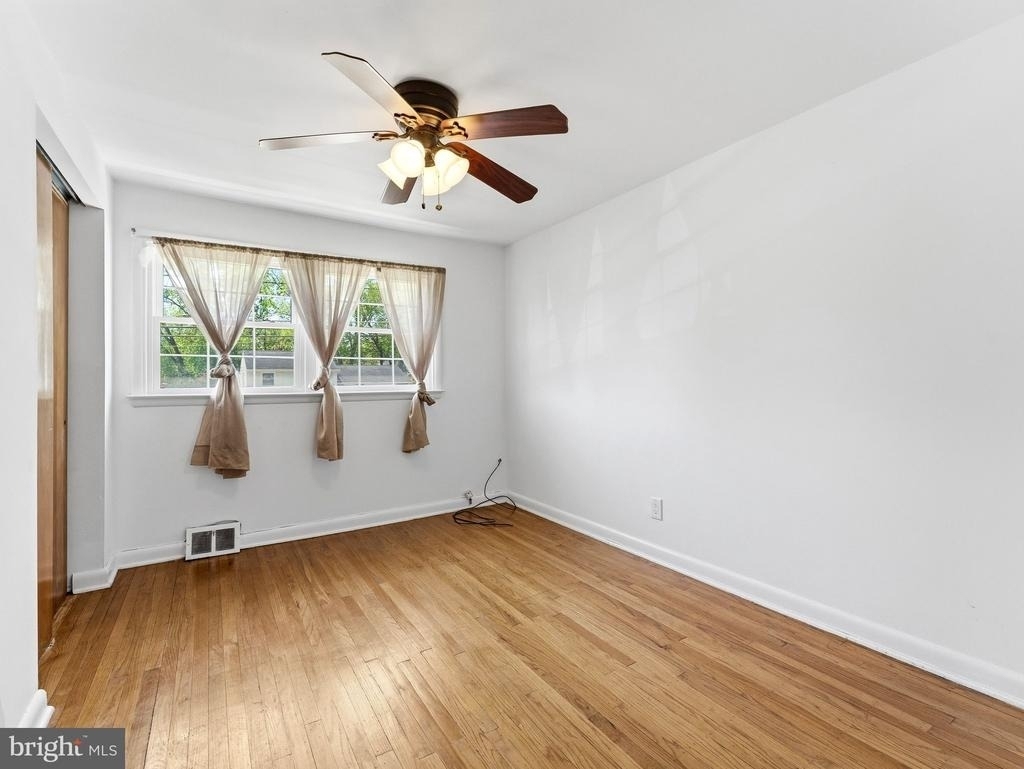 411 Chapel Ave E - Photo 16