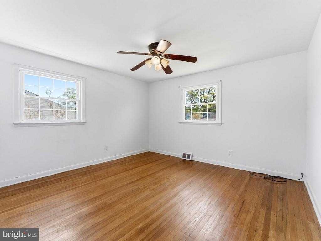 411 Chapel Ave E - Photo 18