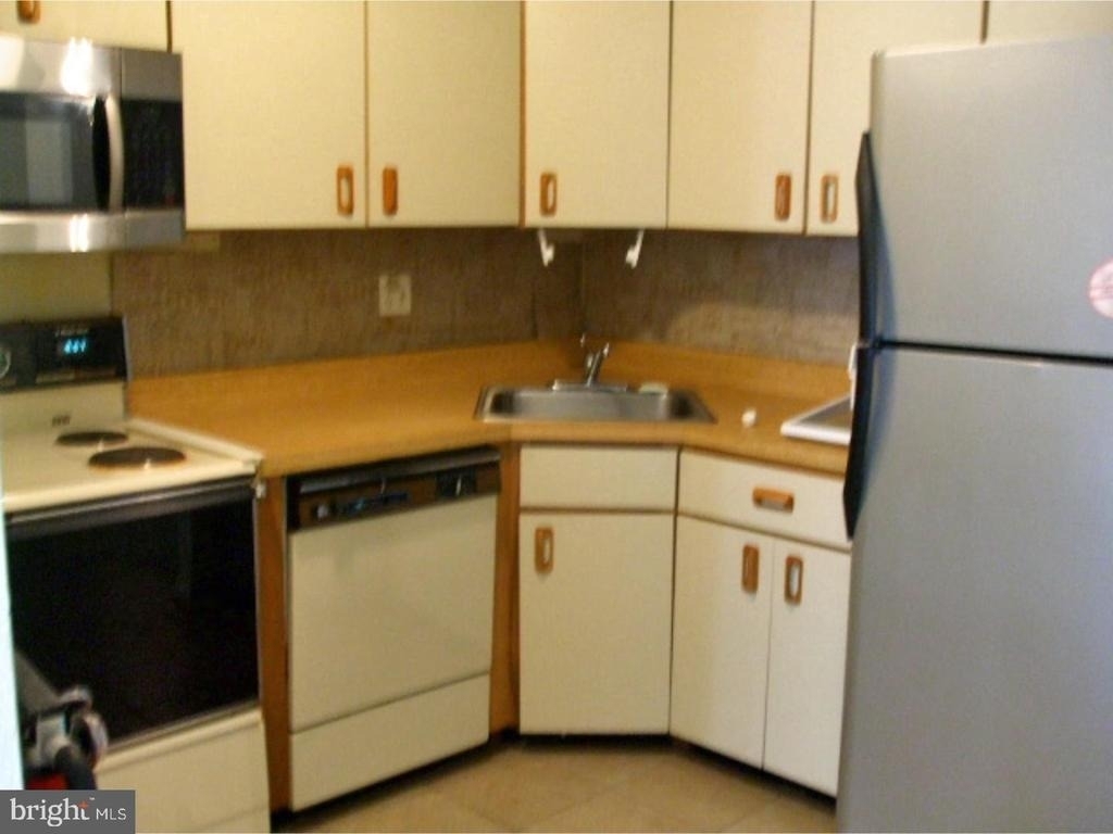 1109 Huntingdon Mews - Photo 3