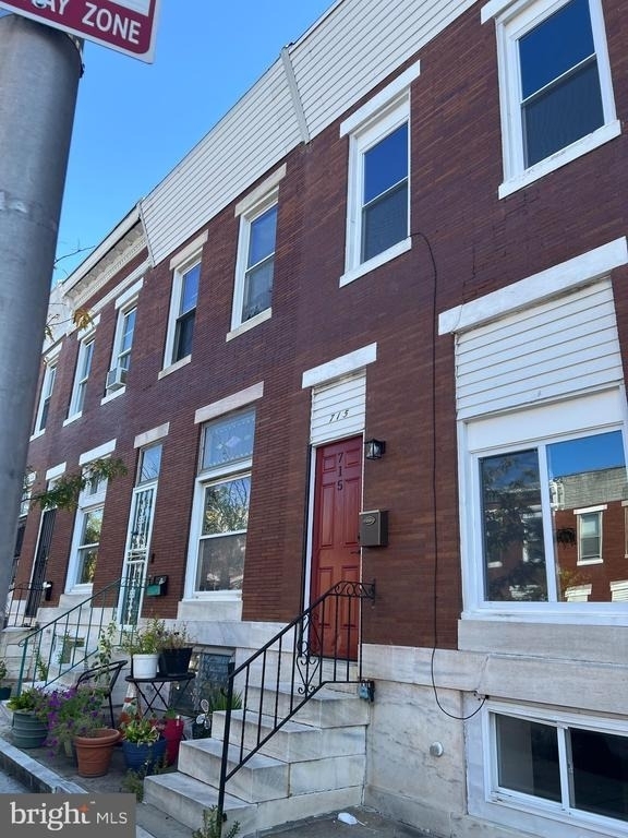 715 N Kenwood Avenue - Photo 1
