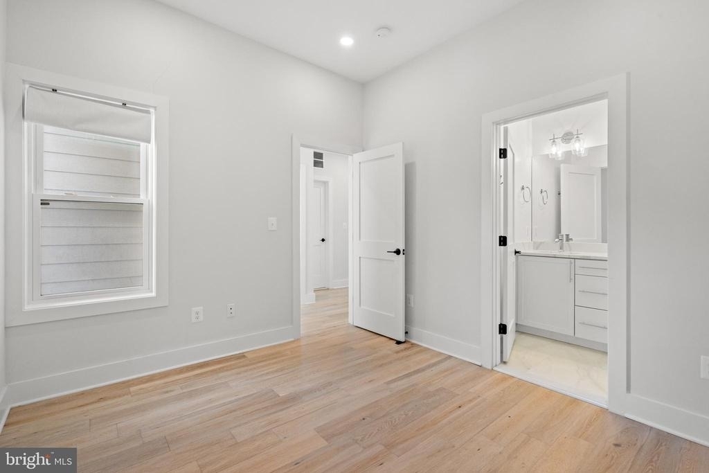1130 Penn Street Ne - Photo 8