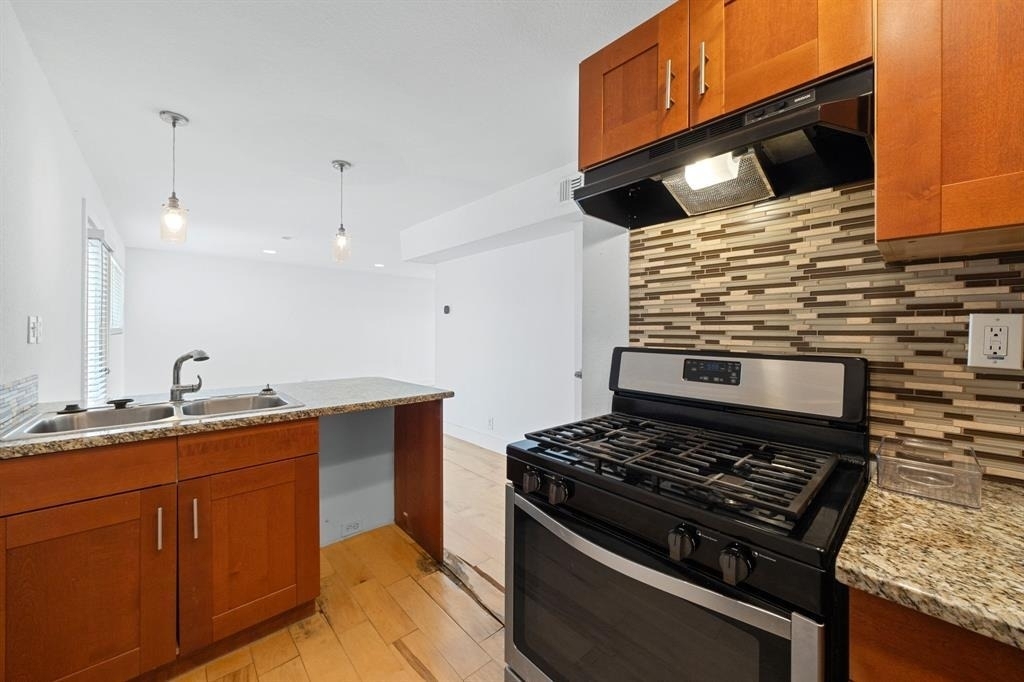 1313 E 52nd St - Photo 6