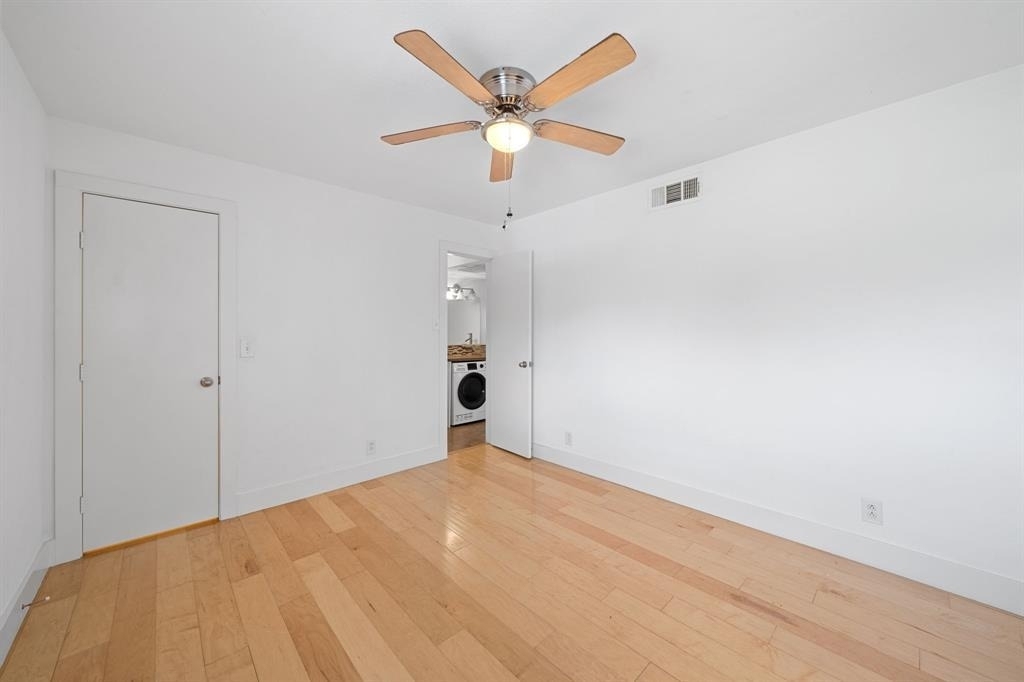1313 E 52nd St - Photo 9