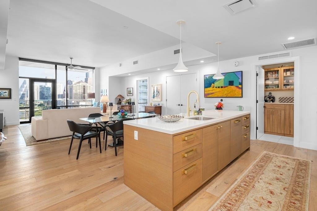 70 Rainey St - Photo 0