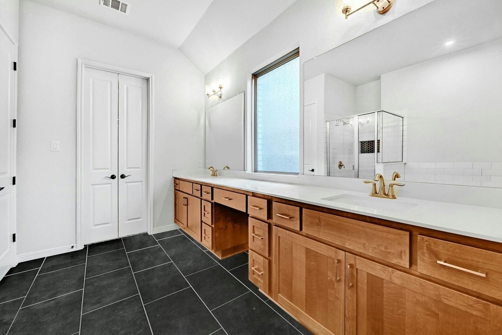 204 Belford St - Photo 9