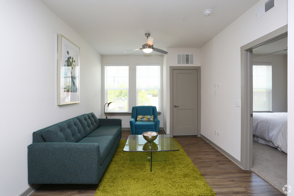 680 E Algonquin Road - Photo 2