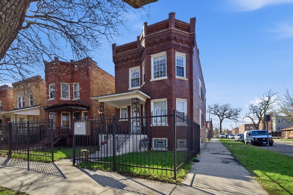 4957 W Superior Street - Photo 0