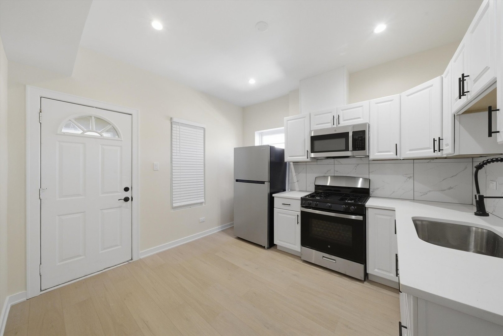4957 W Superior Street - Photo 9