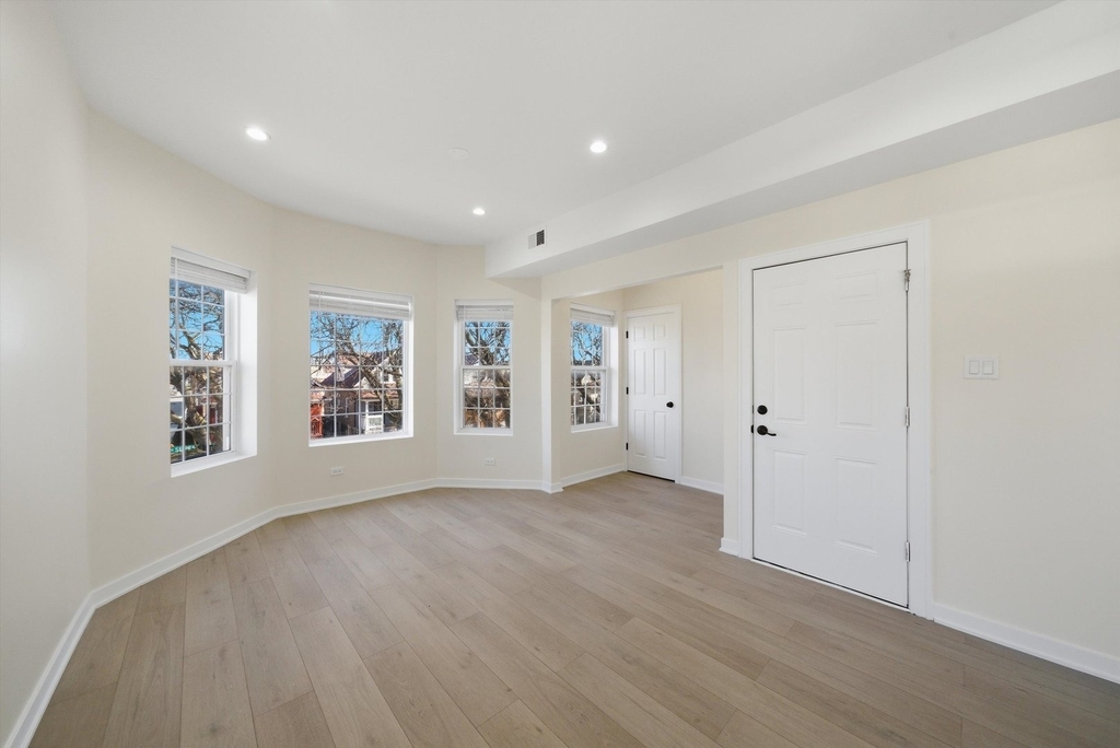 4957 W Superior Street - Photo 3
