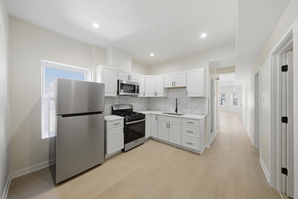 4957 W Superior Street - Photo 7