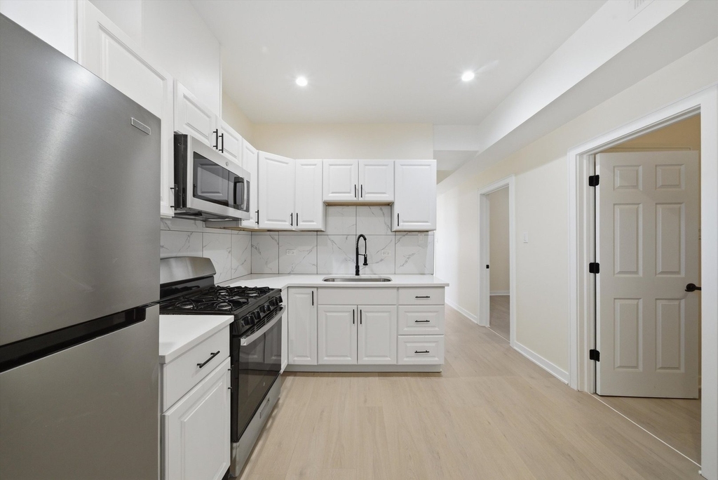 4957 W Superior Street - Photo 8