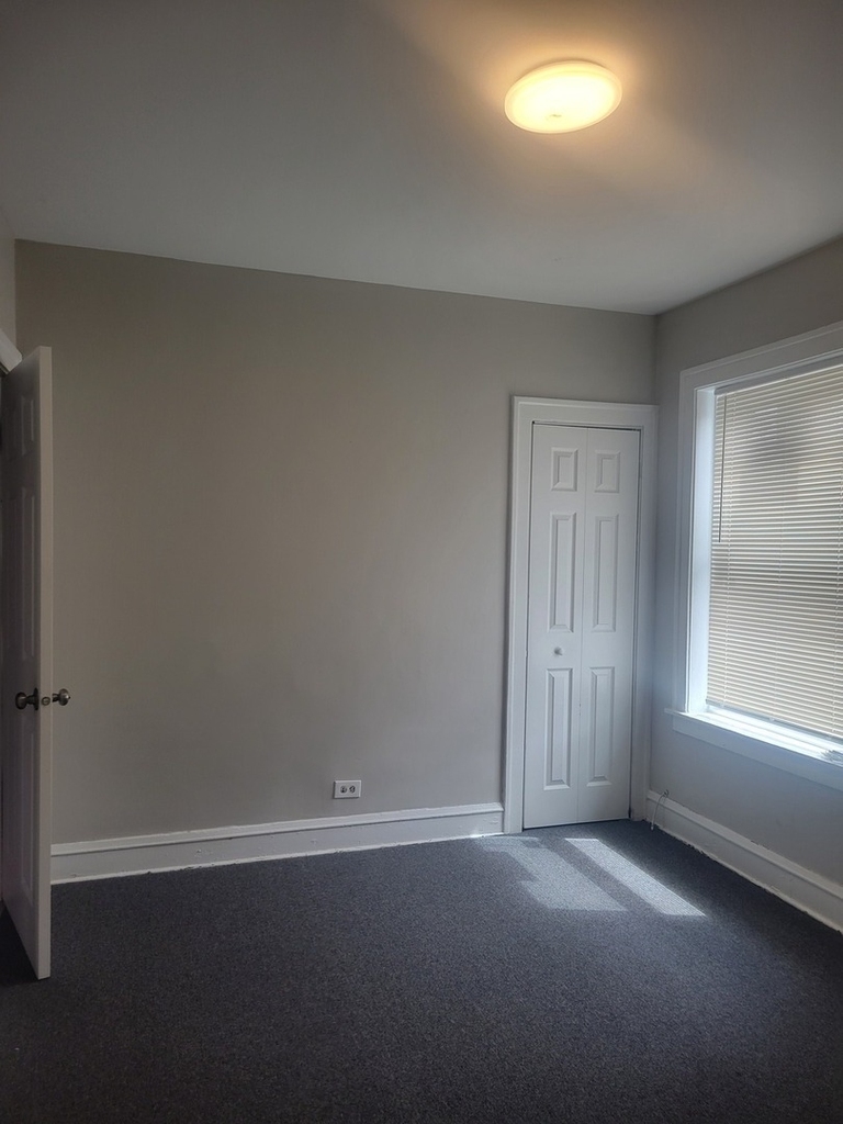 7918 S Essex Avenue - Photo 3