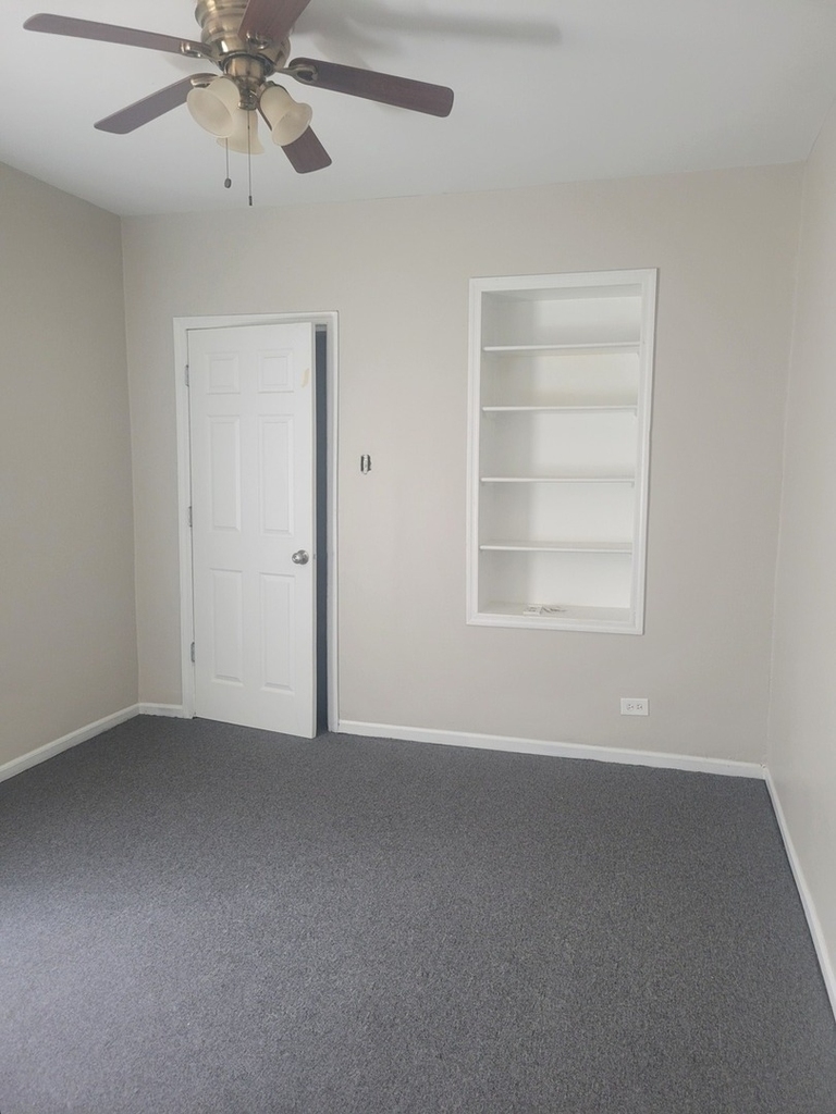 7918 S Essex Avenue - Photo 4