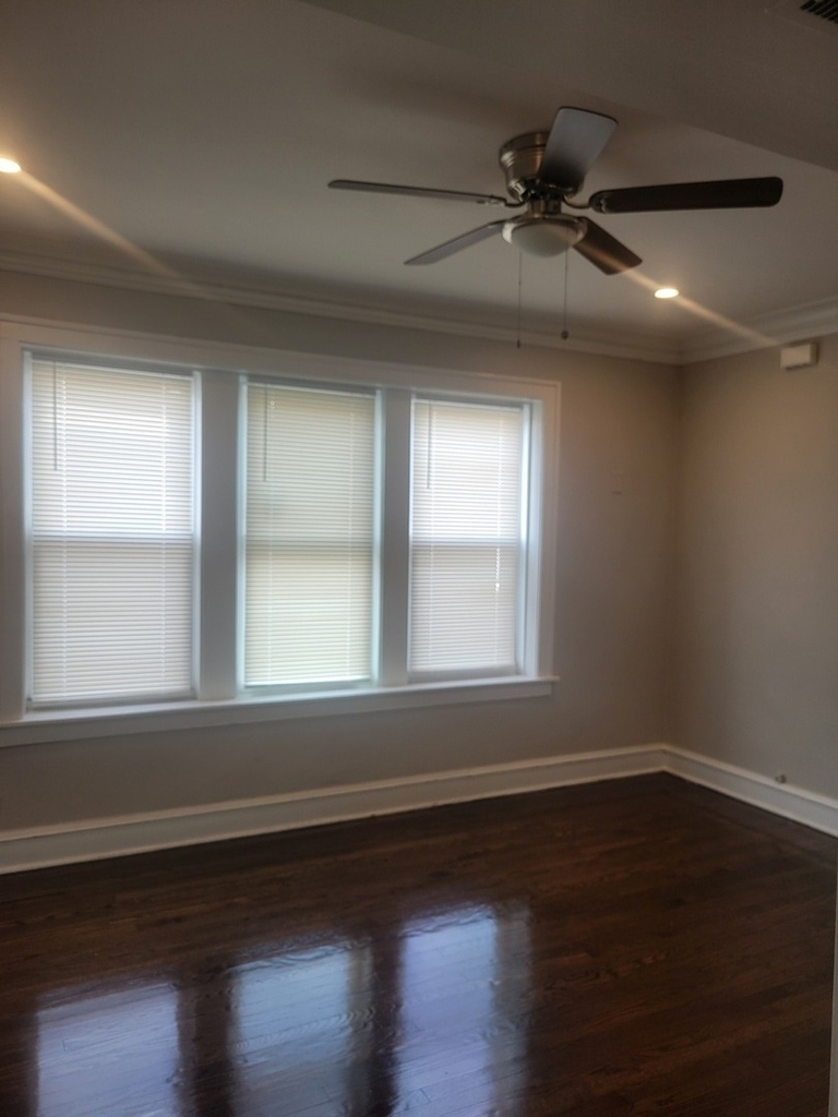 7918 S Essex Avenue - Photo 2