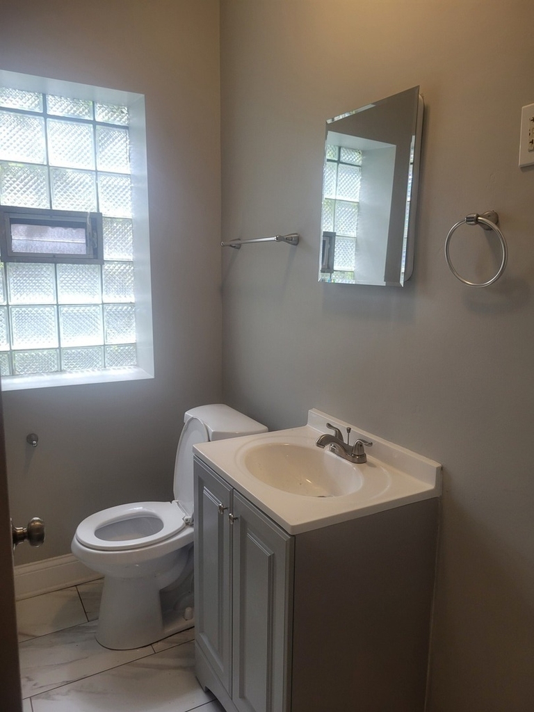 7918 S Essex Avenue - Photo 7