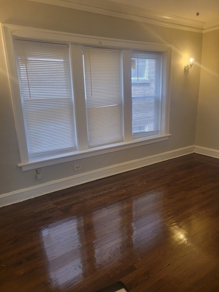 7918 S Essex Avenue - Photo 2