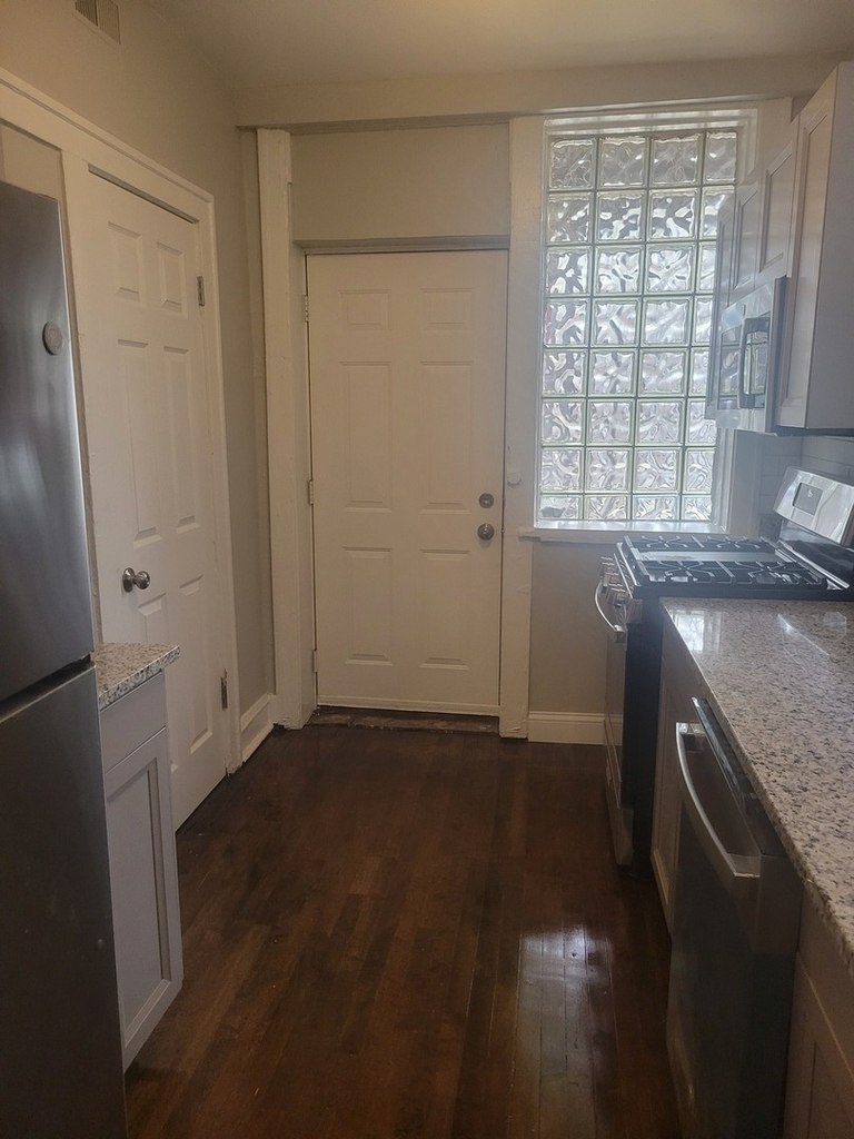 7918 S Essex Avenue - Photo 9