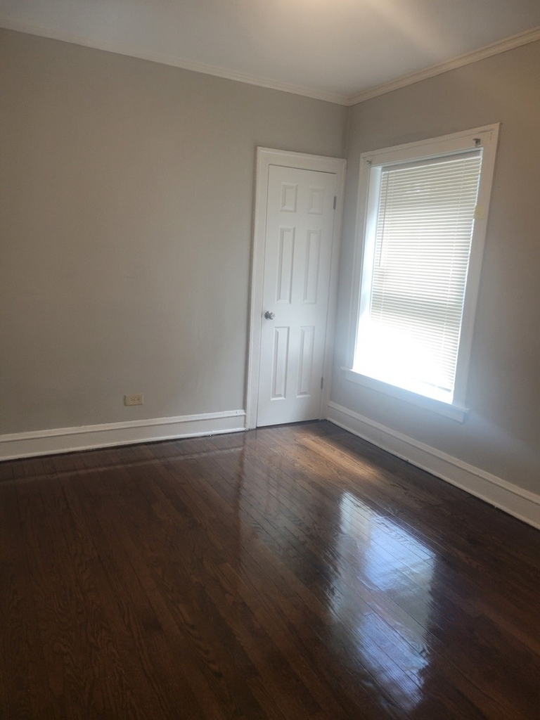 7918 S Essex Avenue - Photo 5
