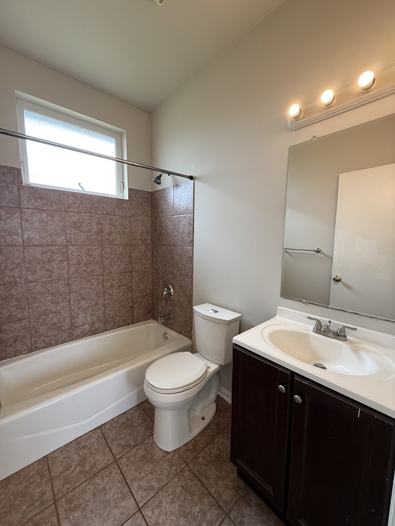 7952 S Carpenter Street - Photo 6