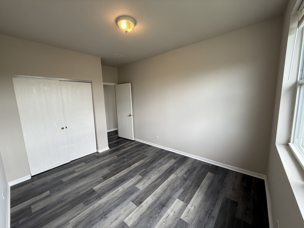 7952 S Carpenter Street - Photo 8