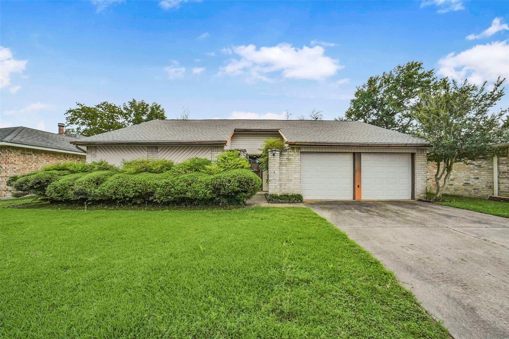 16323 Summer Dawn Lane - Photo 0