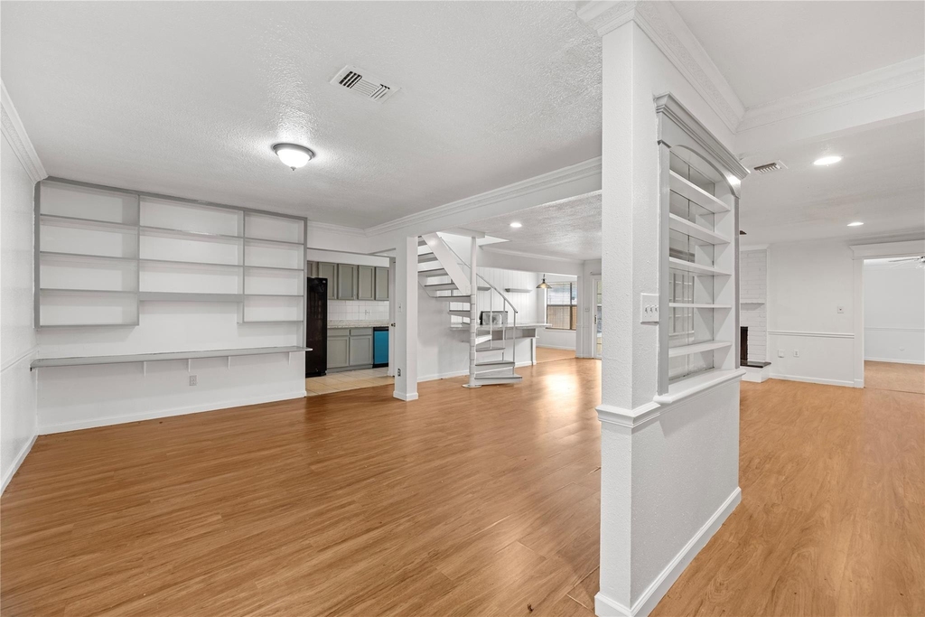 6327 Lynkat Lane - Photo 3