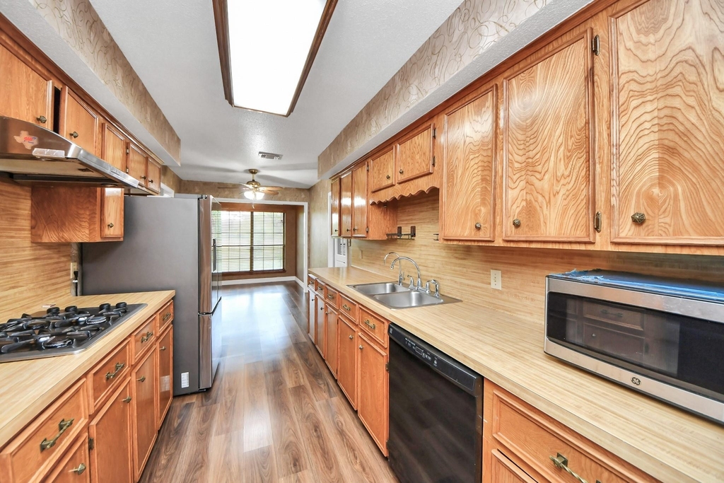 8407 Kirchner Road - Photo 10