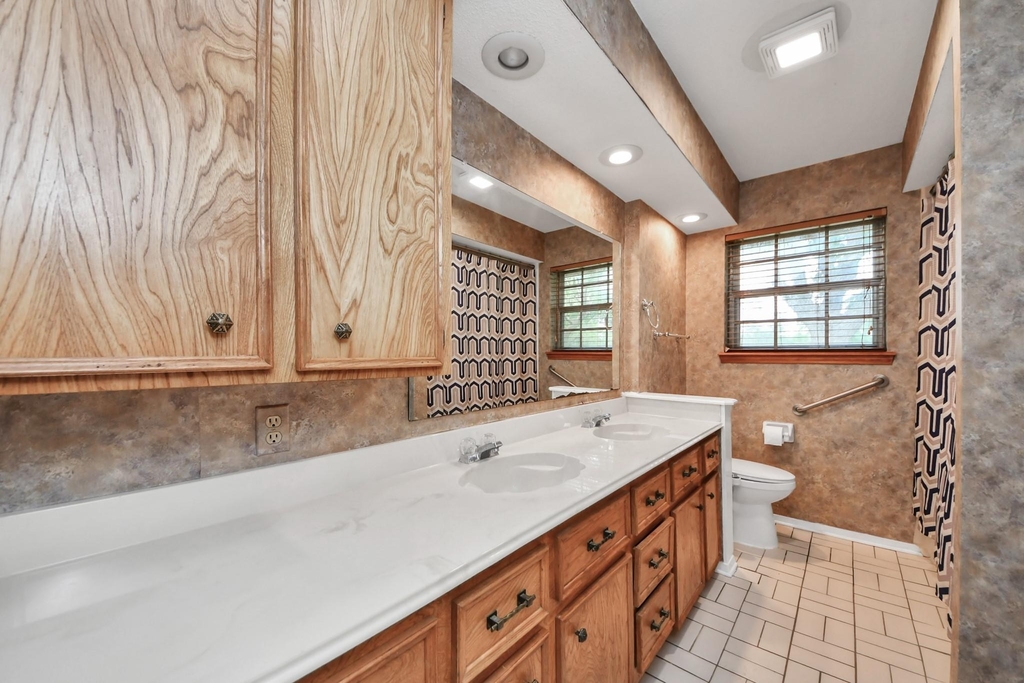 8407 Kirchner Road - Photo 18