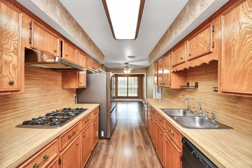 8407 Kirchner Road - Photo 11