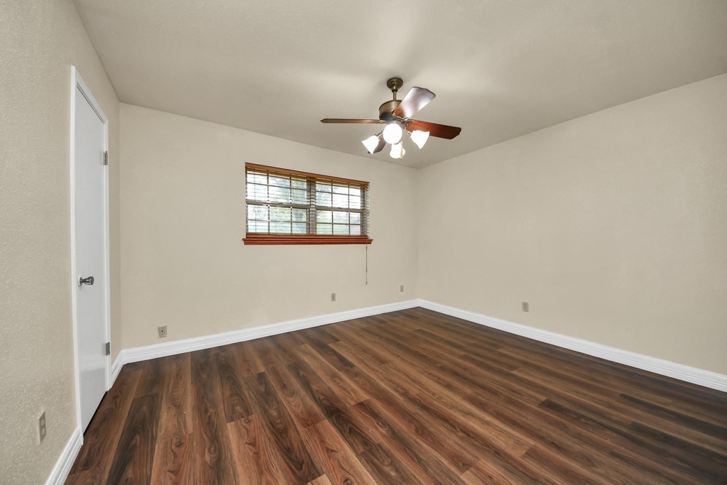 8407 Kirchner Road - Photo 15