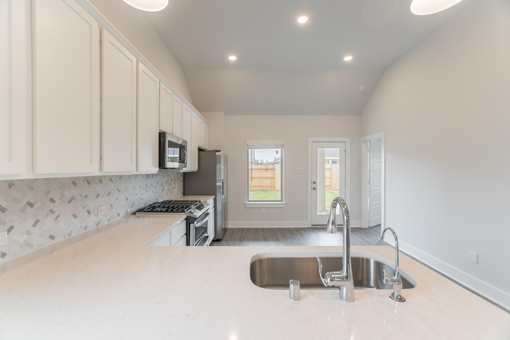 10539 Preserve Way - Photo 8