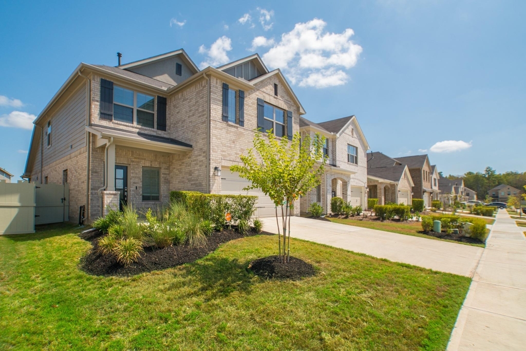 10539 Preserve Way - Photo 1