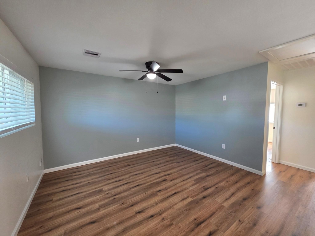 5422 Pine Avenue - Photo 11