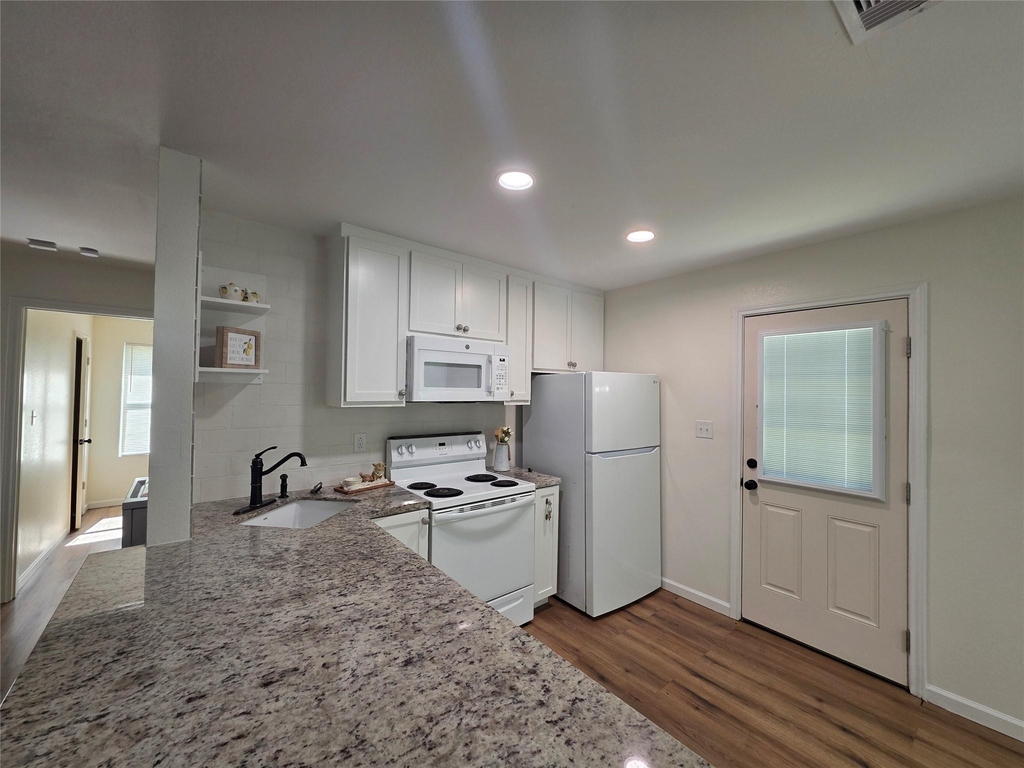 5422 Pine Avenue - Photo 9