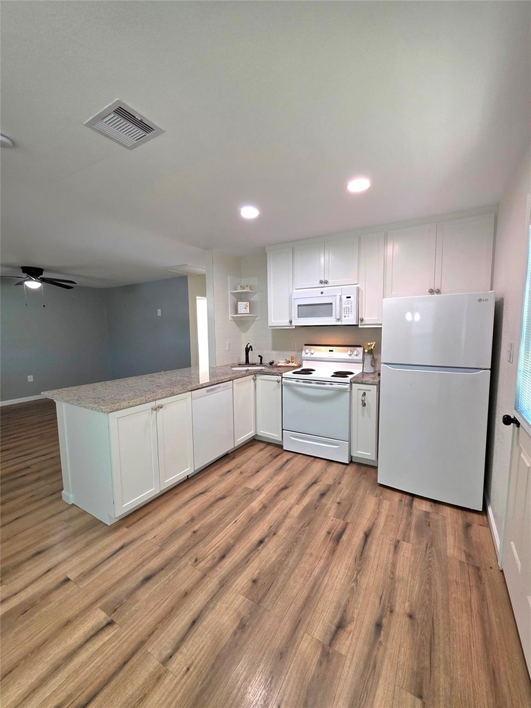 5422 Pine Avenue - Photo 5