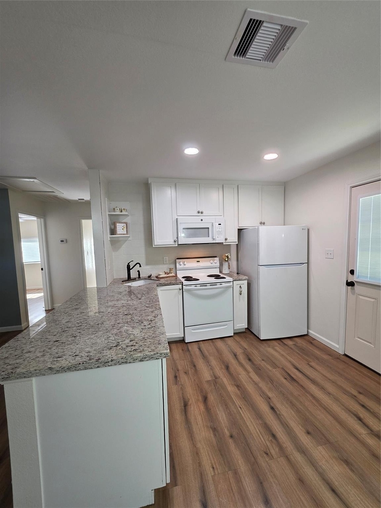 5422 Pine Avenue - Photo 1