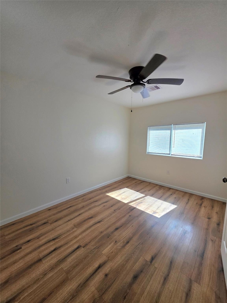 5422 Pine Avenue - Photo 15