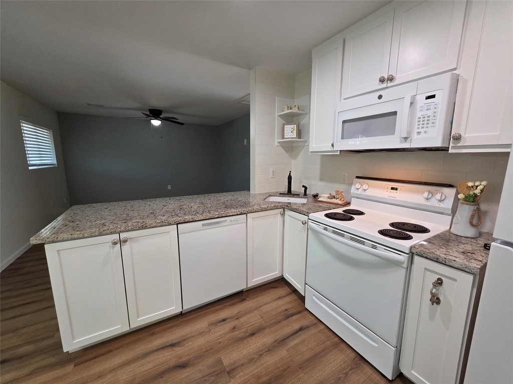 5422 Pine Avenue - Photo 6
