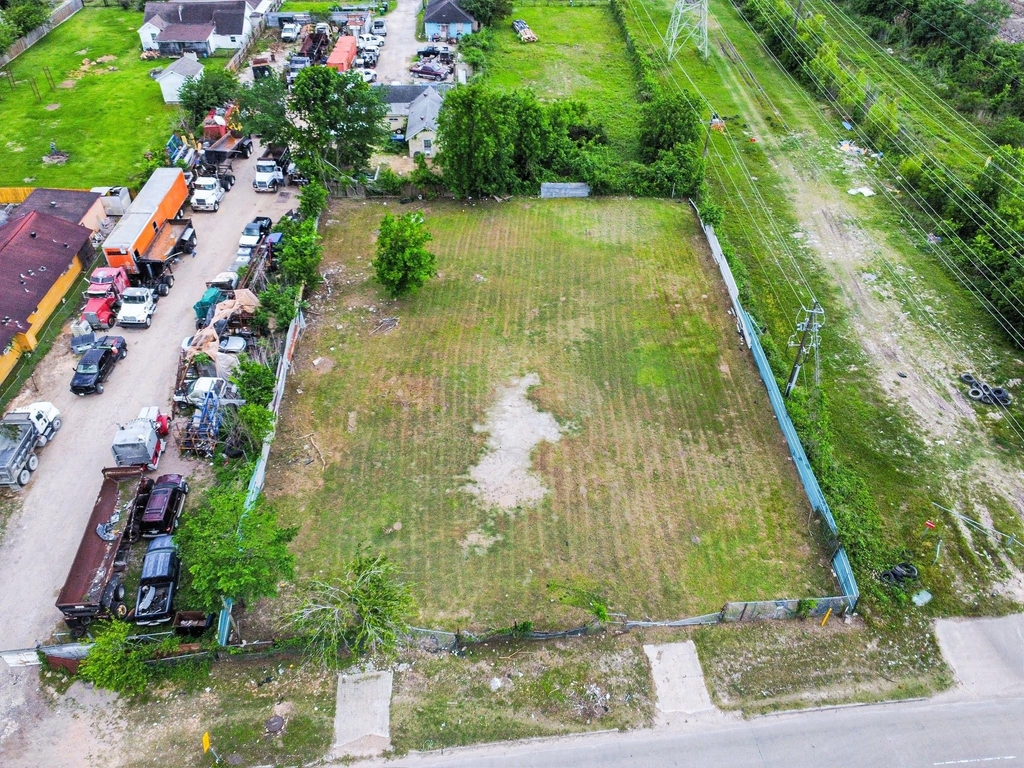 1710 Berry Road - Photo 3
